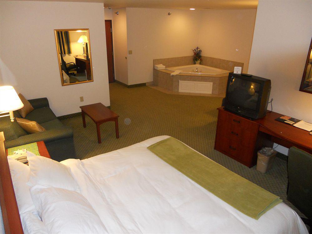 Becker Crossings By Grandstay Inn & Suites מראה חיצוני תמונה
