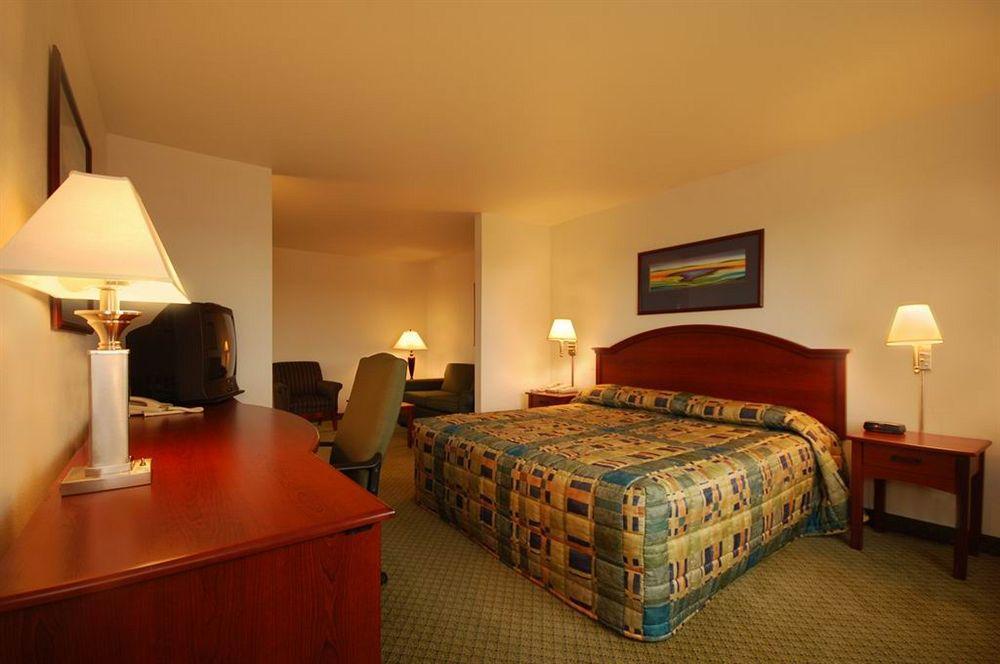 Becker Crossings By Grandstay Inn & Suites מראה חיצוני תמונה