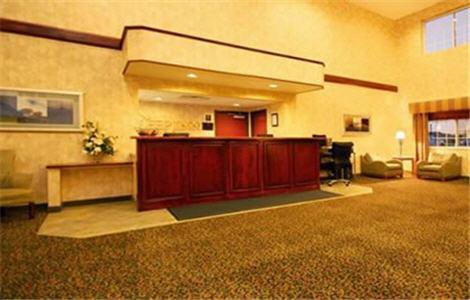 Becker Crossings By Grandstay Inn & Suites מראה פנימי תמונה