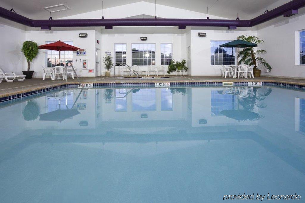 Becker Crossings By Grandstay Inn & Suites מראה חיצוני תמונה